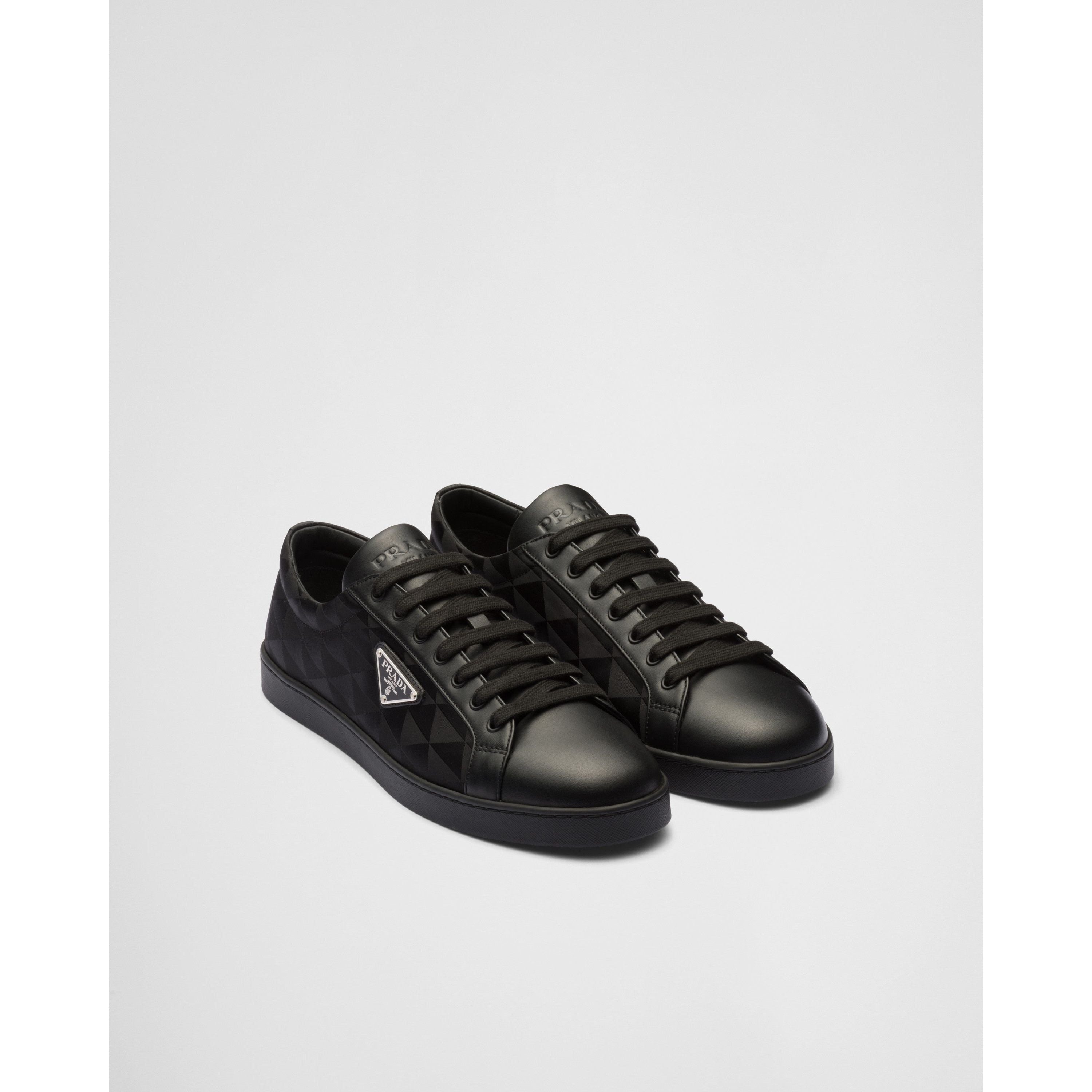 Sneaker aus Leder und Re-Nylon