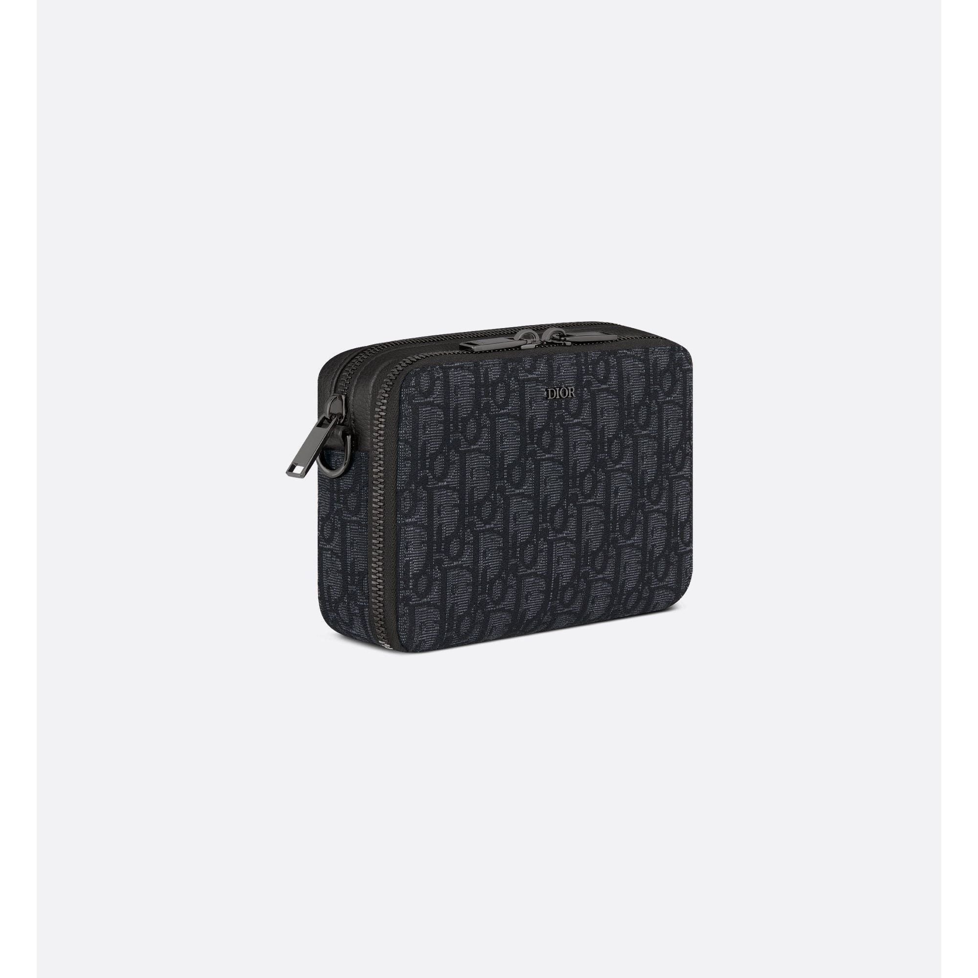 Pouch mit Reißverschluss und Riemen