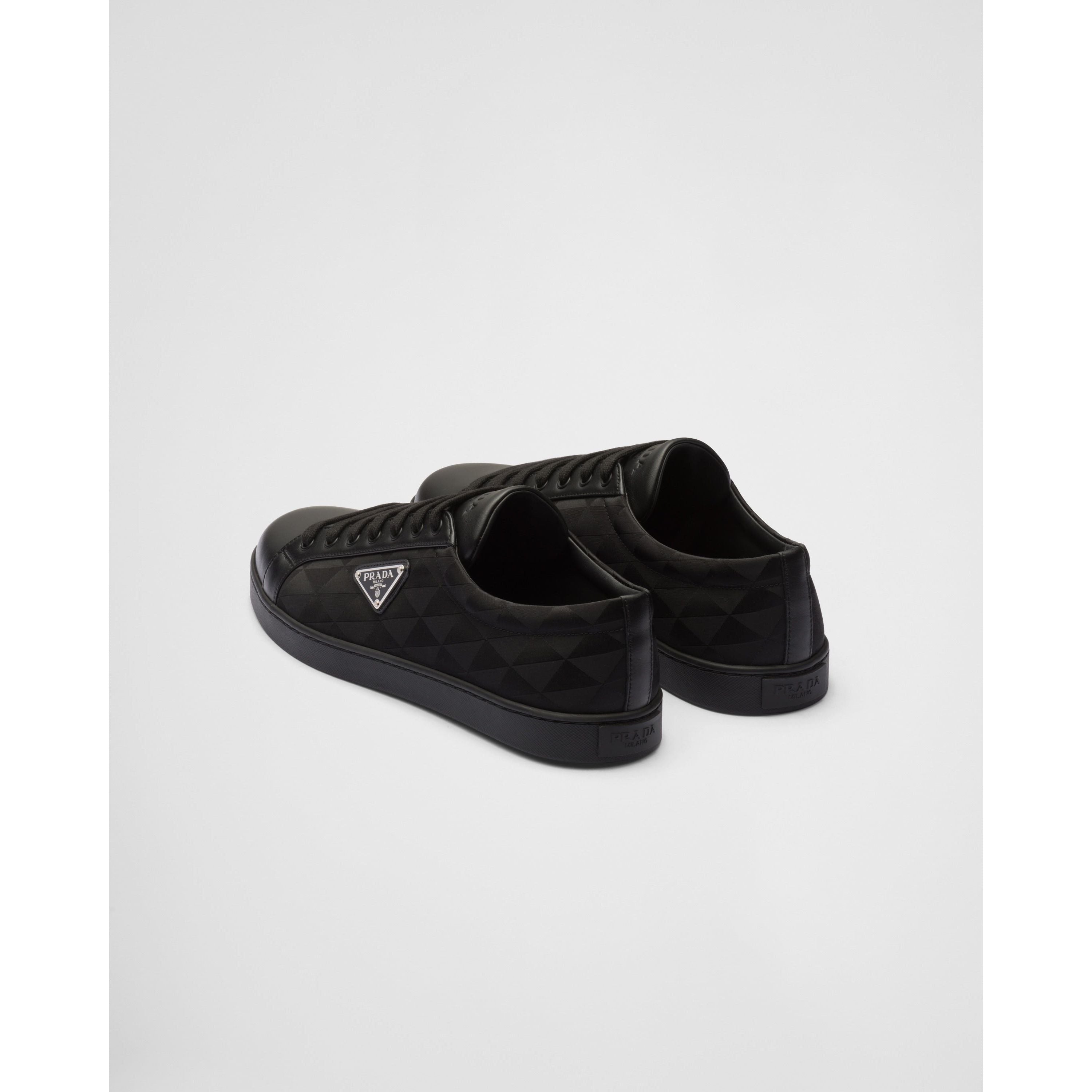 Sneaker aus Leder und Re-Nylon