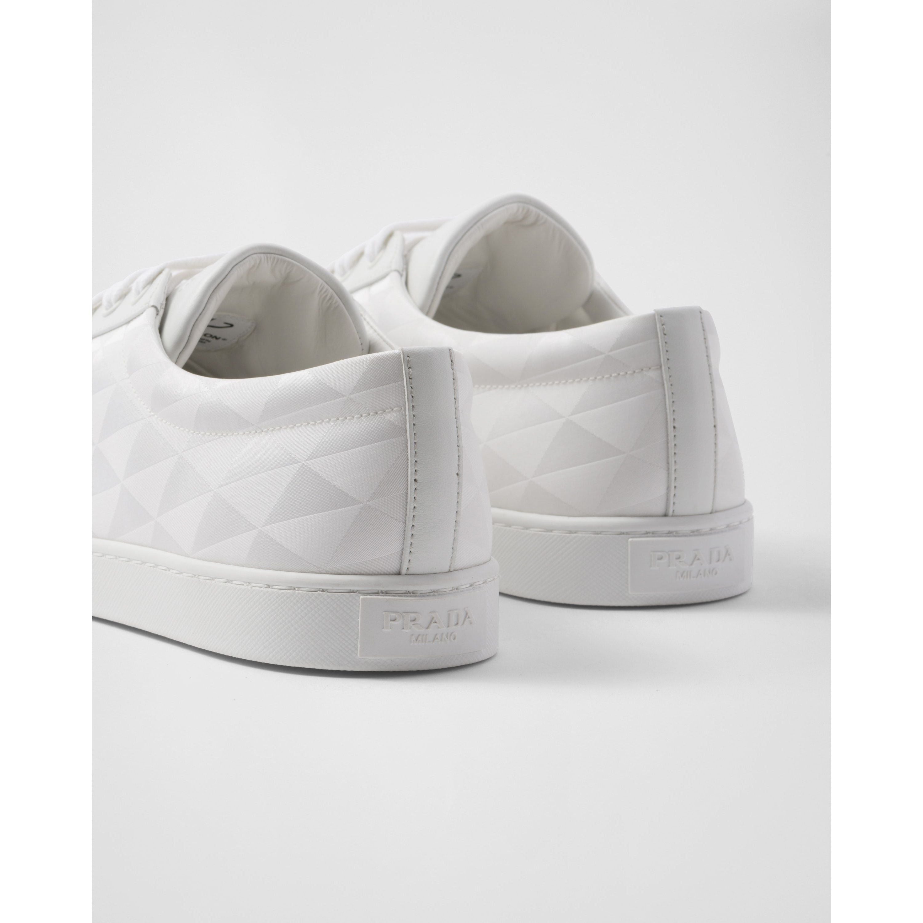Sneaker aus Leder und Re-Nylon