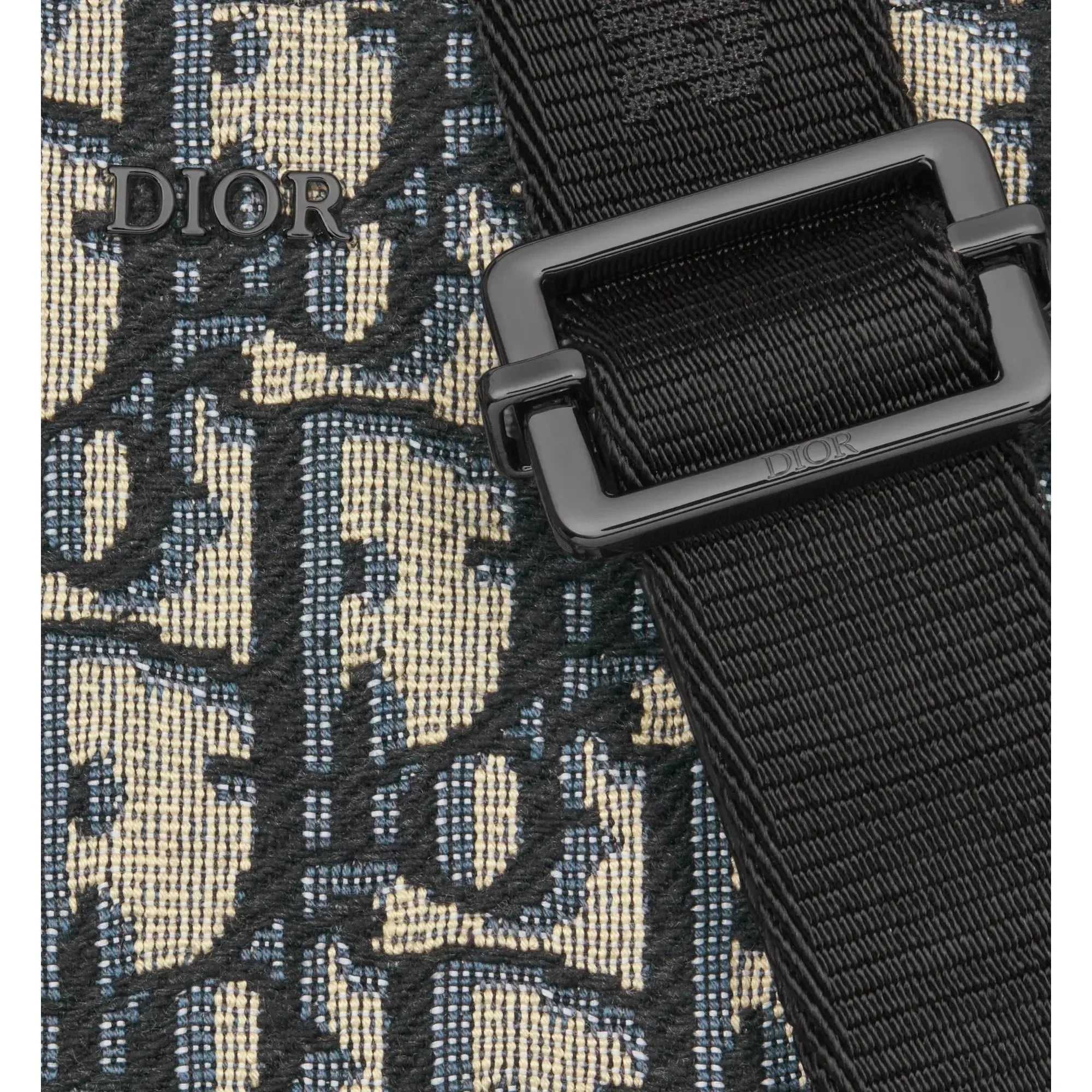 Pouch mit Reißverschluss und Riemen