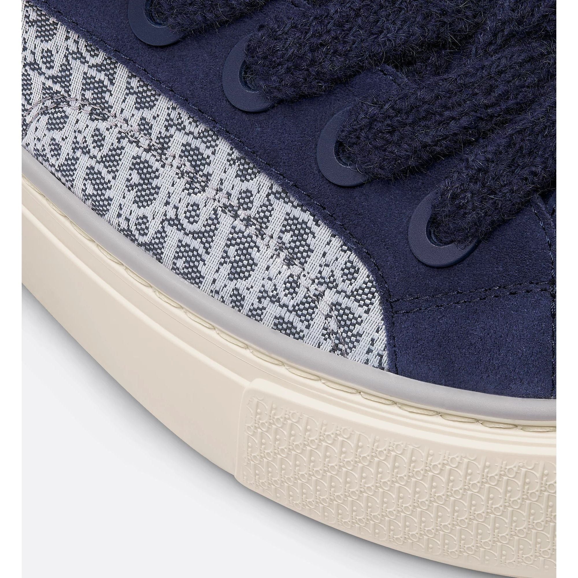 B33 Spin Sneaker
