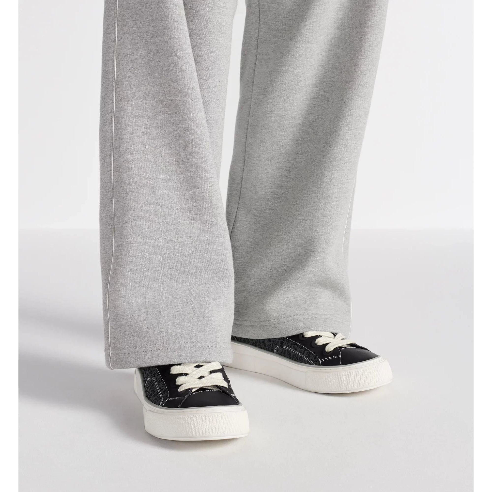 B33 Spin Sneaker
