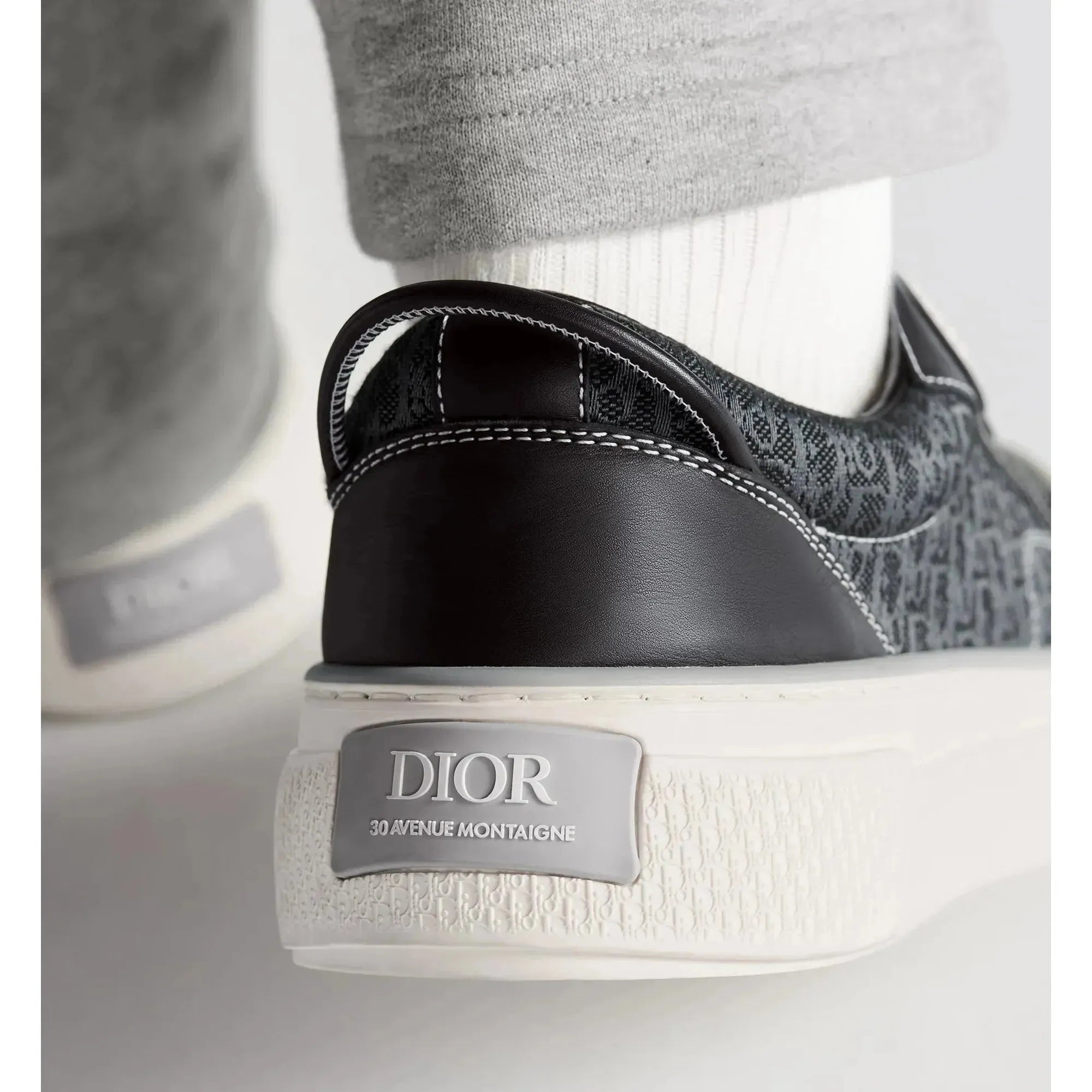 B33 Spin Sneaker